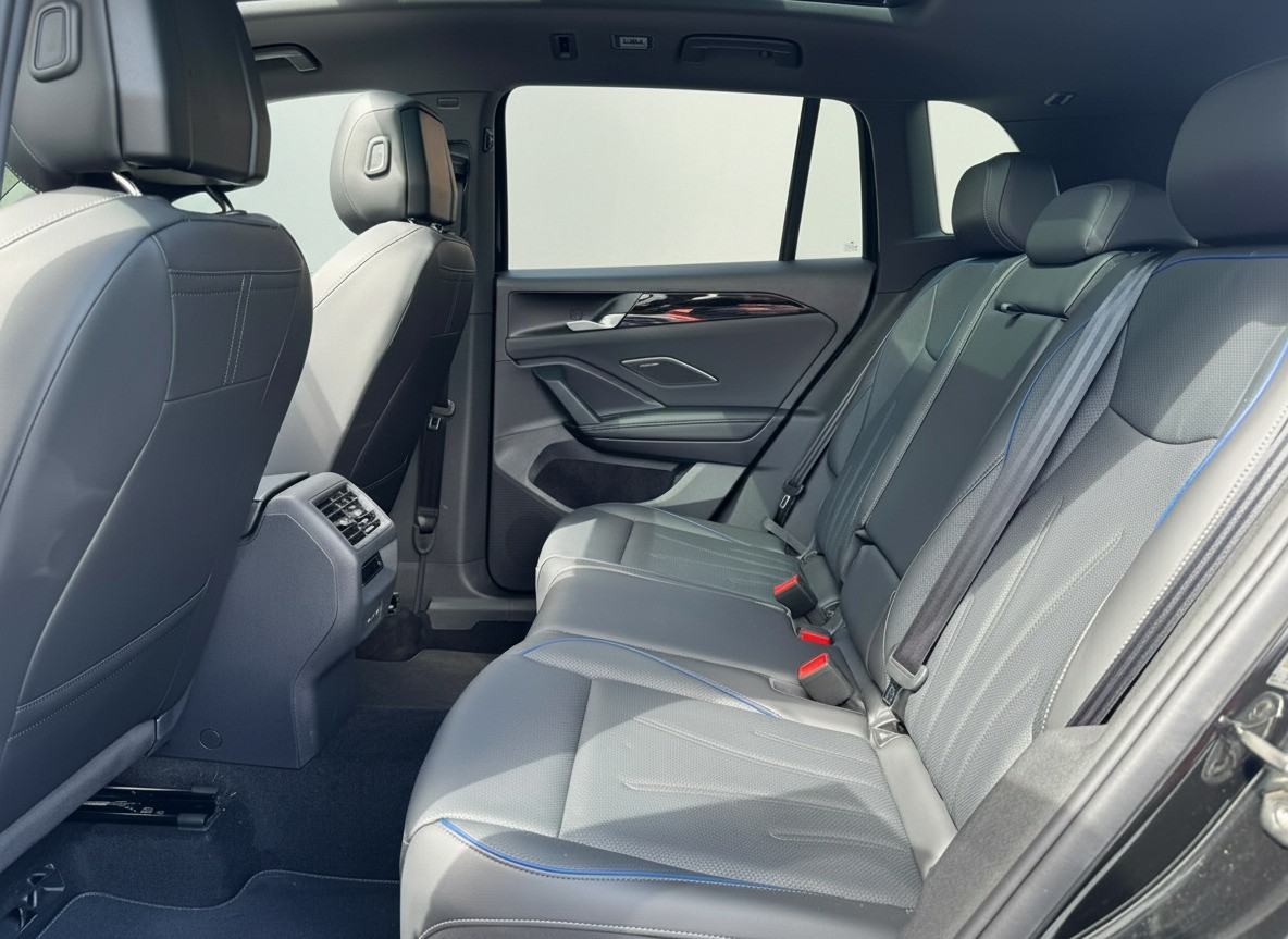 Volkswagen Tiguan Volkswagen Tiguan 1.5 eHybrid 272PK DSG R-LINE SPORT LEDER/HARMAN-KARDON/PANORAMADAK
