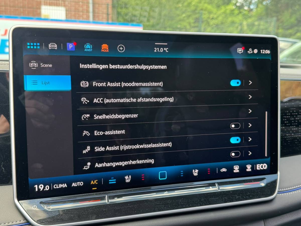 Volkswagen Tiguan Volkswagen Tiguan 1.5 eHybrid 272PK DSG R-LINE SPORT LEDER/HARMAN-KARDON/PANORAMADAK