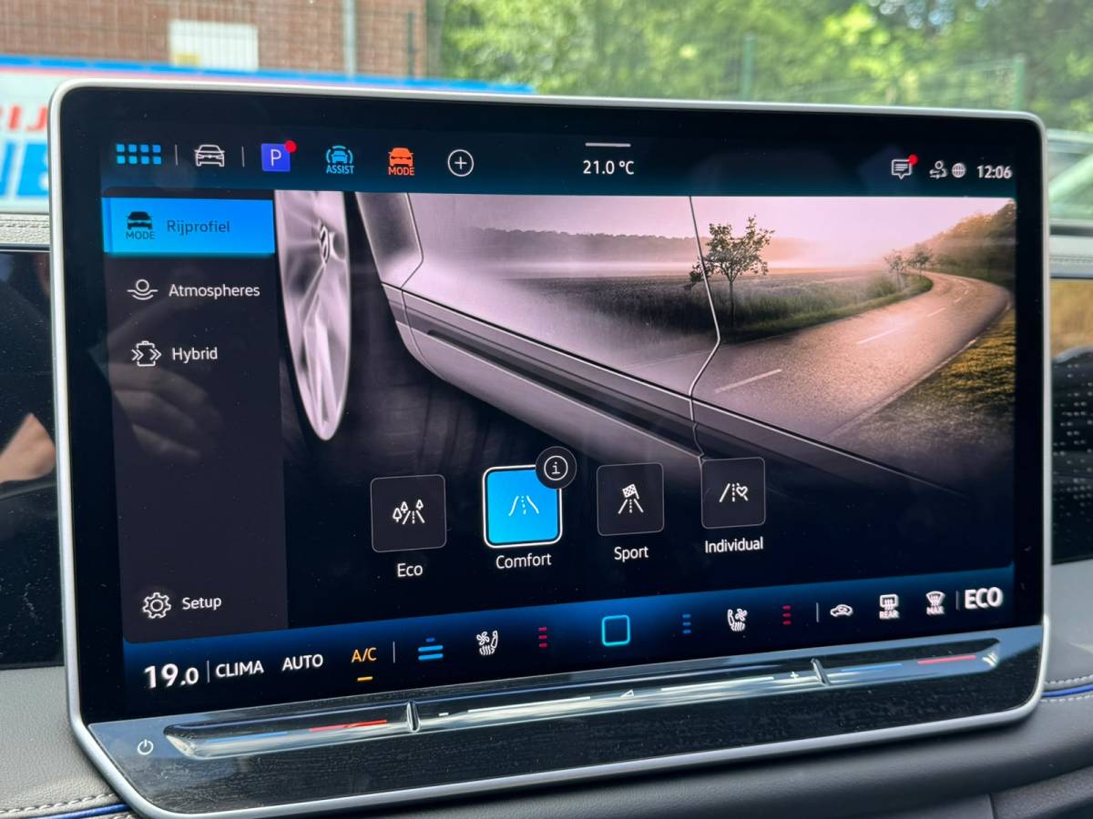 Volkswagen Tiguan Volkswagen Tiguan 1.5 eHybrid 272PK DSG R-LINE SPORT LEDER/HARMAN-KARDON/PANORAMADAK