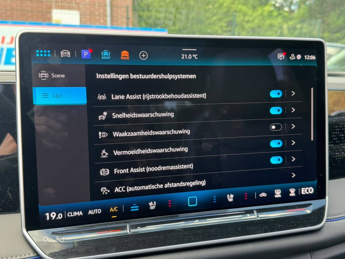 Volkswagen Tiguan Volkswagen Tiguan 1.5 eHybrid 272PK DSG R-LINE SPORT LEDER/HARMAN-KARDON/PANORAMADAK