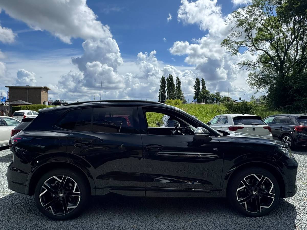 Volkswagen Tiguan Volkswagen Tiguan 1.5 eHybrid 272PK DSG R-LINE SPORT LEDER/HARMAN-KARDON/PANORAMADAK
