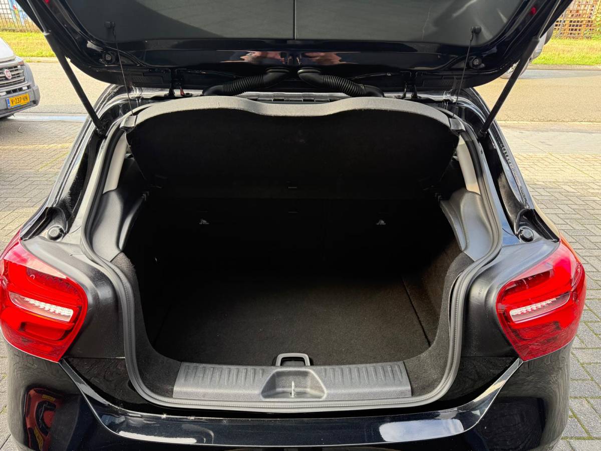 Mercedes-Benz A-Klasse Mercedes-Benz A-klasse 160 AMG Night Edition | 1E EIGENAAR | 12MND GARANTIE | LED | CRUISE | NAVI | BLUETOOTH | TREKHAAK |