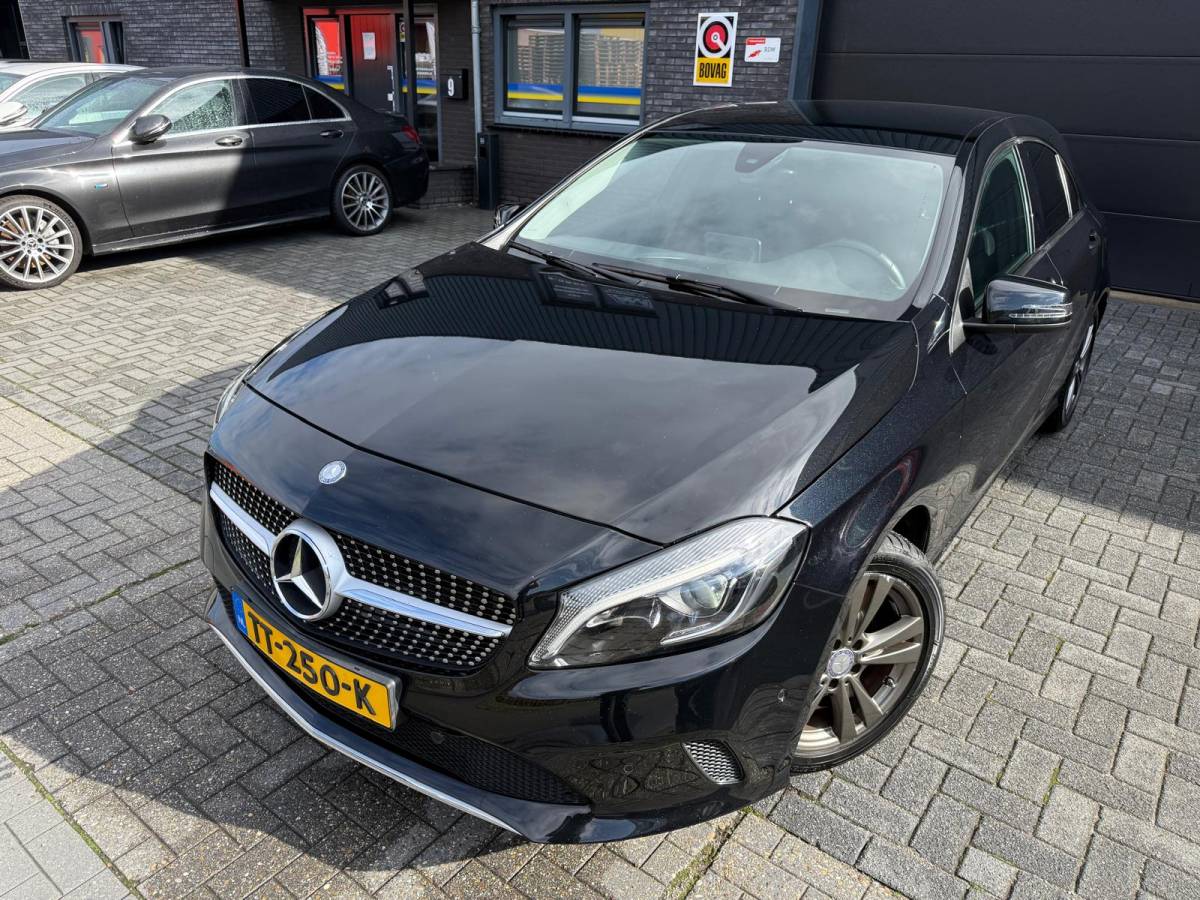 Mercedes-Benz A-Klasse Mercedes-Benz A-klasse 160 AMG Night Edition | 1E EIGENAAR | 12MND GARANTIE | LED | CRUISE | NAVI | BLUETOOTH | TREKHAAK |