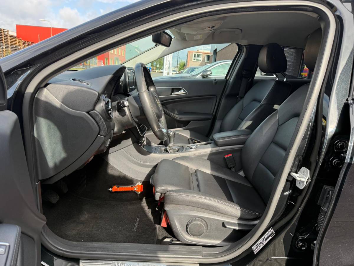 Mercedes-Benz A-Klasse Mercedes-Benz A-klasse 160 AMG Night Edition | 1E EIGENAAR | 12MND GARANTIE | LED | CRUISE | NAVI | BLUETOOTH | TREKHAAK |