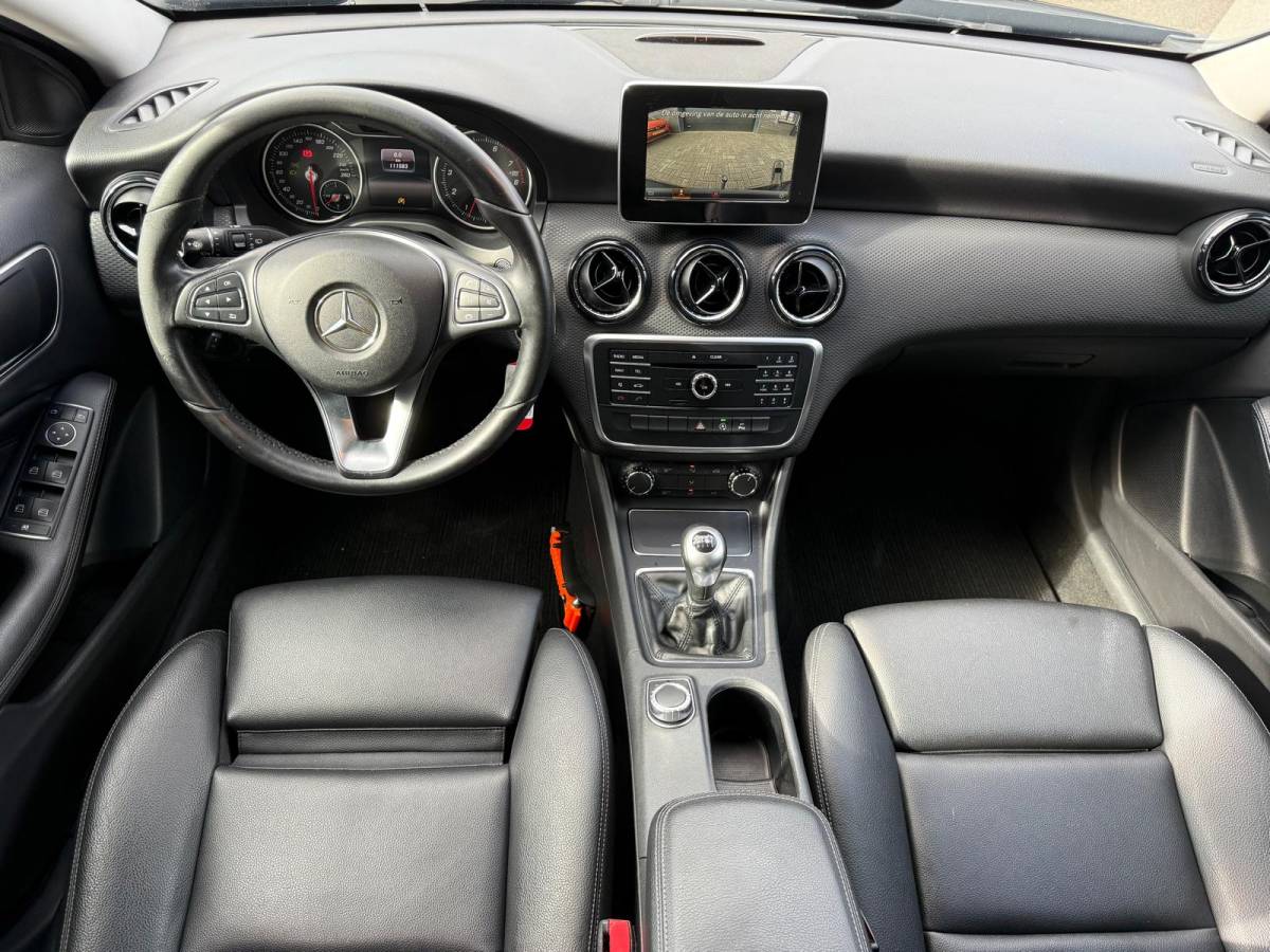 Mercedes-Benz A-Klasse Mercedes-Benz A-klasse 160 AMG Night Edition | 1E EIGENAAR | 12MND GARANTIE | LED | CRUISE | NAVI | BLUETOOTH | TREKHAAK |
