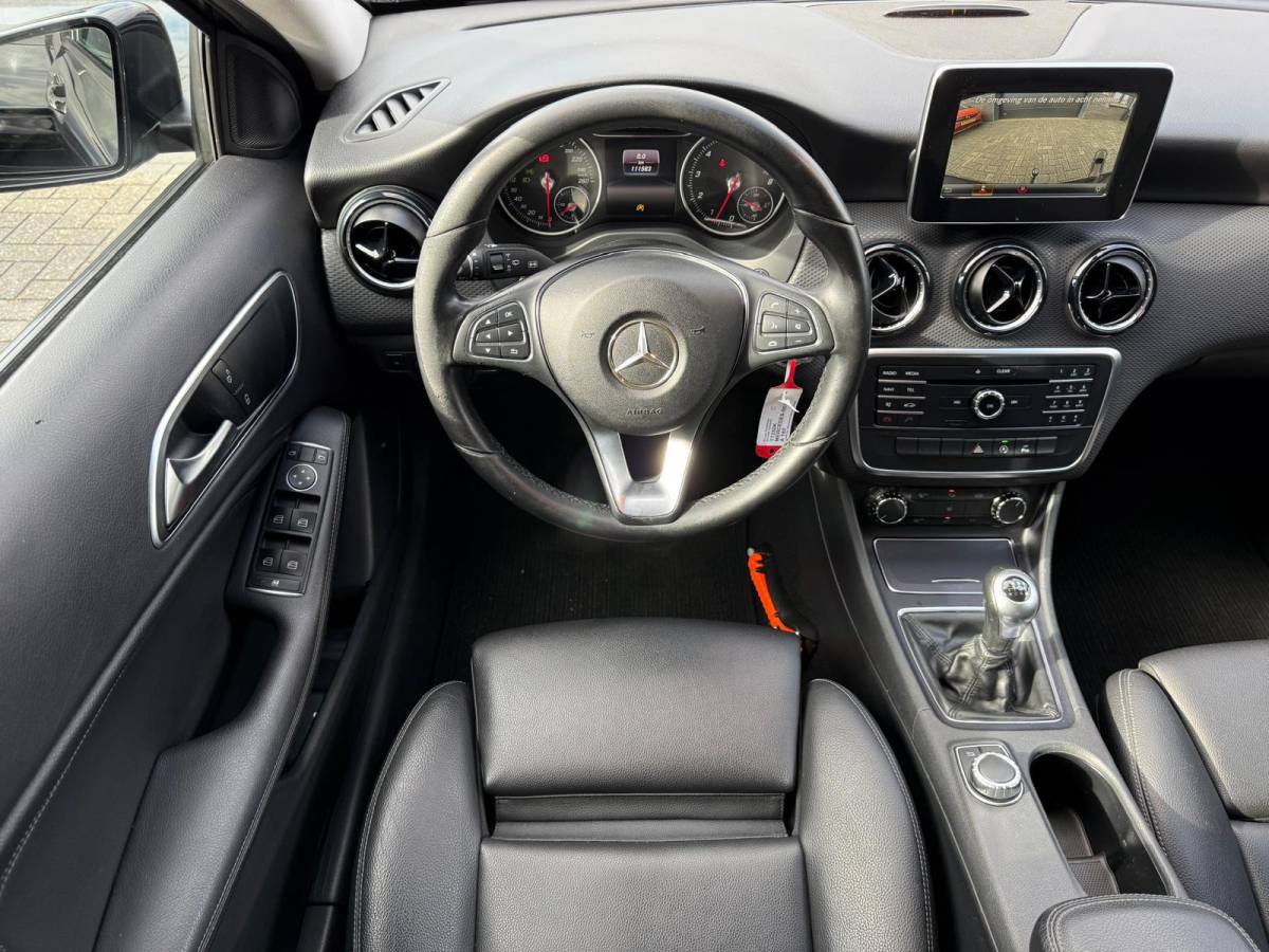 Mercedes-Benz A-Klasse Mercedes-Benz A-klasse 160 AMG Night Edition | 1E EIGENAAR | 12MND GARANTIE | LED | CRUISE | NAVI | BLUETOOTH | TREKHAAK |