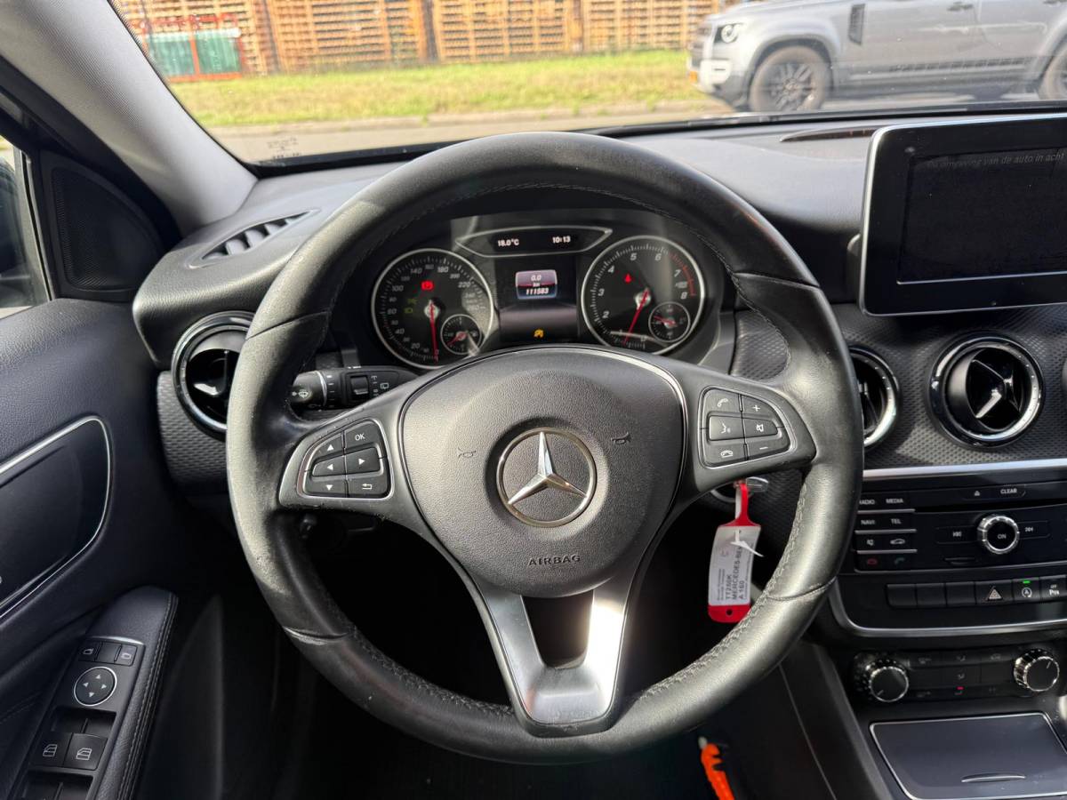 Mercedes-Benz A-Klasse Mercedes-Benz A-klasse 160 AMG Night Edition | 1E EIGENAAR | 12MND GARANTIE | LED | CRUISE | NAVI | BLUETOOTH | TREKHAAK |