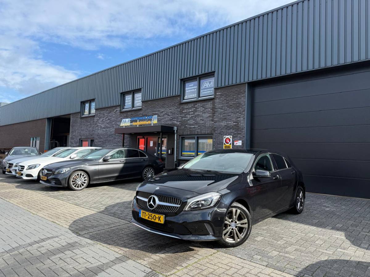 Mercedes-Benz A-Klasse Mercedes-Benz A-klasse 160 AMG Night Edition | 1E EIGENAAR | 12MND GARANTIE | LED | CRUISE | NAVI | BLUETOOTH | TREKHAAK |