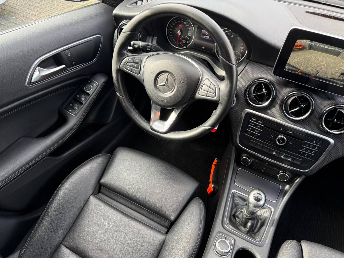 Mercedes-Benz A-Klasse Mercedes-Benz A-klasse 160 AMG Night Edition | 1E EIGENAAR | 12MND GARANTIE | LED | CRUISE | NAVI | BLUETOOTH | TREKHAAK |