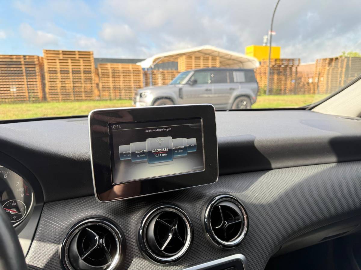 Mercedes-Benz A-Klasse Mercedes-Benz A-klasse 160 AMG Night Edition | 1E EIGENAAR | 12MND GARANTIE | LED | CRUISE | NAVI | BLUETOOTH | TREKHAAK |
