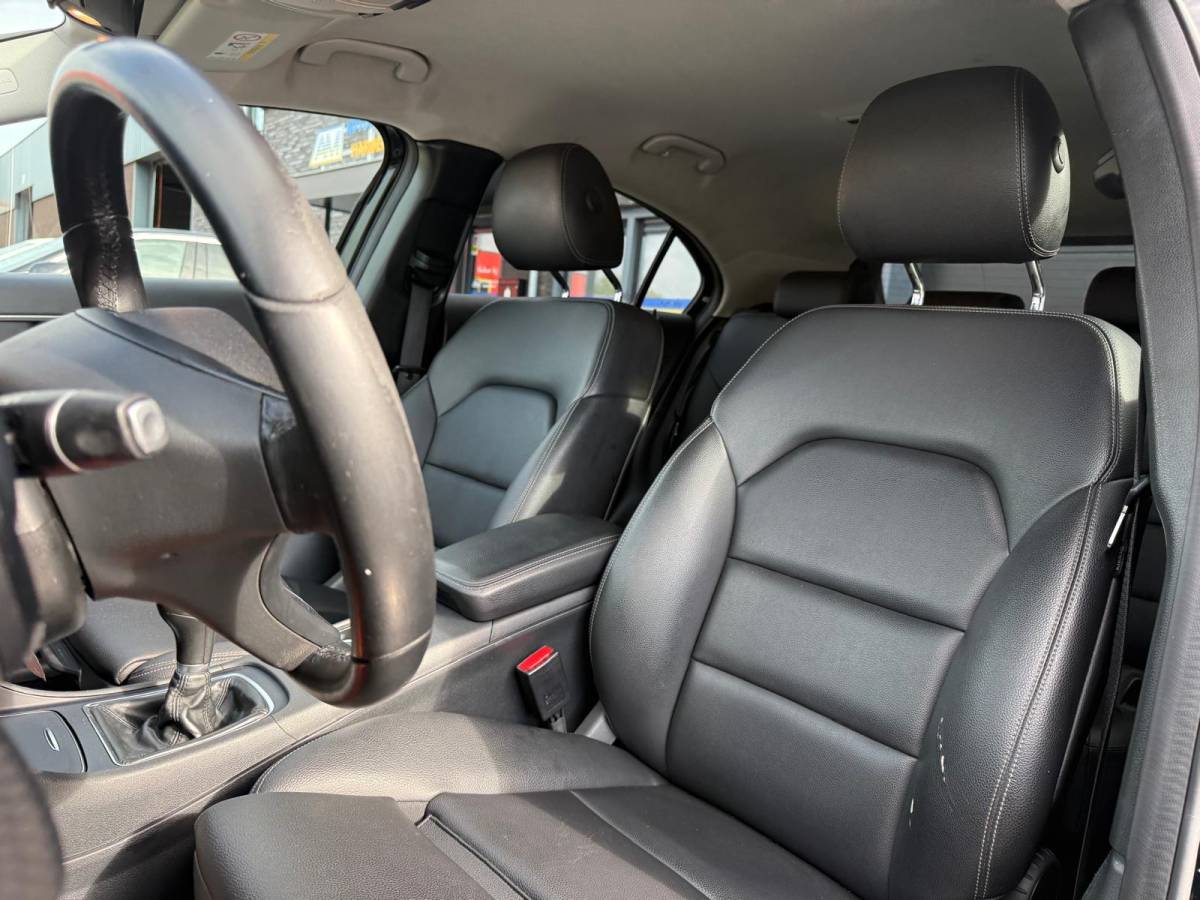 Mercedes-Benz A-Klasse Mercedes-Benz A-klasse 160 AMG Night Edition | 1E EIGENAAR | 12MND GARANTIE | LED | CRUISE | NAVI | BLUETOOTH | TREKHAAK |