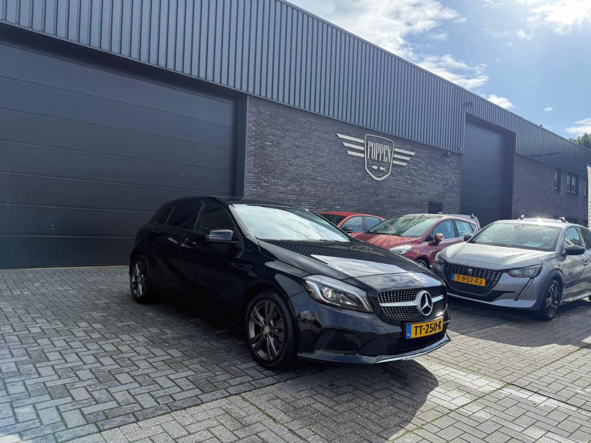 Mercedes-Benz A-Klasse Mercedes-Benz A-klasse 160 AMG Night Edition | 1E EIGENAAR | 12MND GARANTIE | LED | CRUISE | NAVI | BLUETOOTH | TREKHAAK |