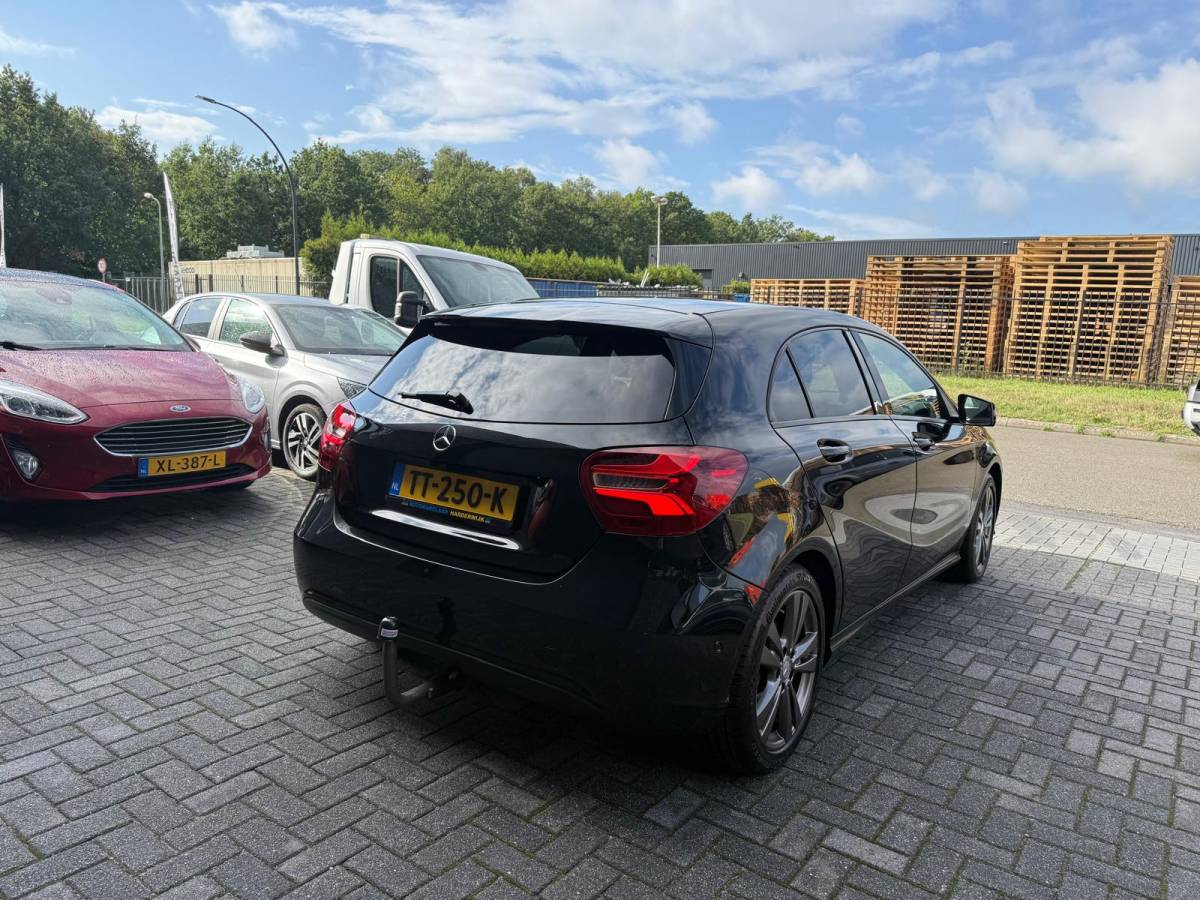 Mercedes-Benz A-Klasse Mercedes-Benz A-klasse 160 AMG Night Edition | 1E EIGENAAR | 12MND GARANTIE | LED | CRUISE | NAVI | BLUETOOTH | TREKHAAK |