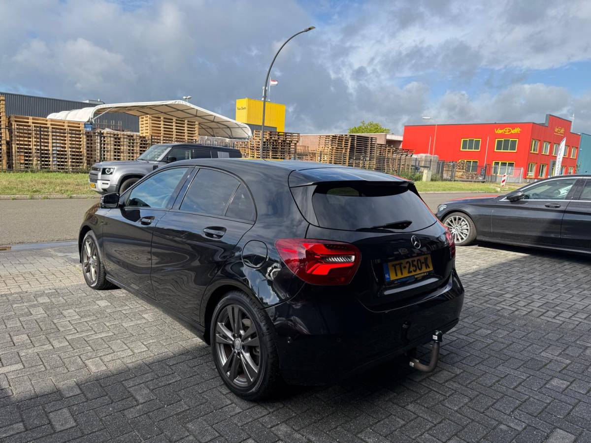 Mercedes-Benz A-Klasse Mercedes-Benz A-klasse 160 AMG Night Edition | 1E EIGENAAR | 12MND GARANTIE | LED | CRUISE | NAVI | BLUETOOTH | TREKHAAK |
