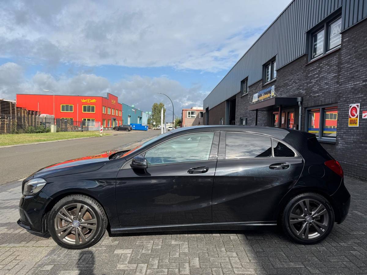 Mercedes-Benz A-Klasse Mercedes-Benz A-klasse 160 AMG Night Edition | 1E EIGENAAR | 12MND GARANTIE | LED | CRUISE | NAVI | BLUETOOTH | TREKHAAK |