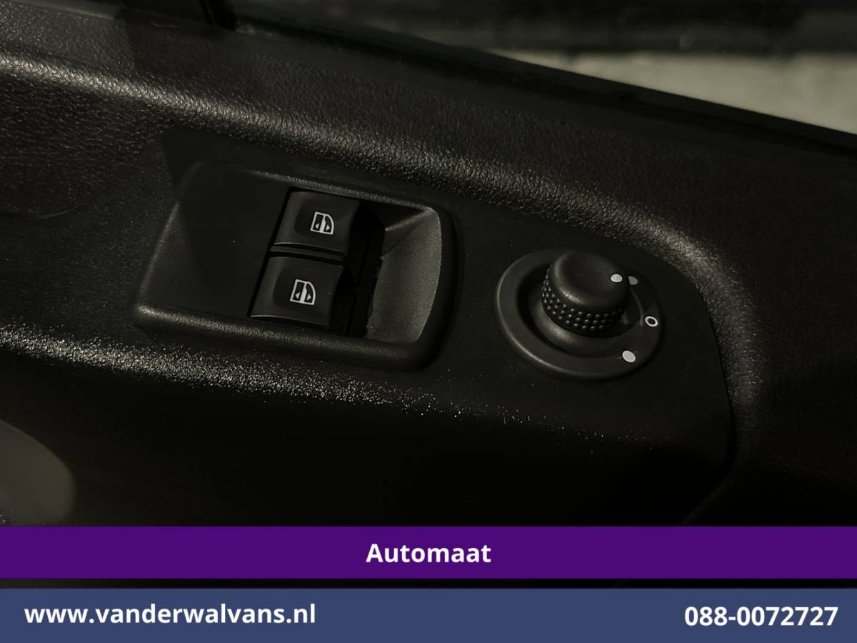 Renault Trafic Renault Trafic 2.0 dCi 146pk Automaat L2H1 Inrichting Euro6 Airco | Camera | Navigatie | Cruisecontrol Trekhaak, Parkeersensoren, Stoelverwarming