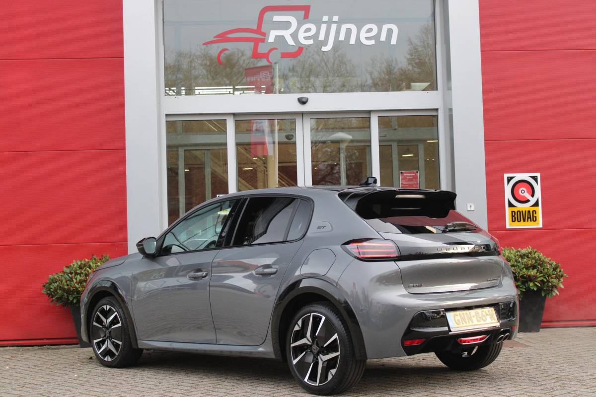 Peugeot 208 Peugeot 208 1.2 Hybrid 145PK AUTOMAAT GT PACK | PANORAMA DAK | ZWART DAK | ELEKTRISCH VERSTELBARE BESTUURDERSSTOEL MET MASSAGE FUNCTIE | CAMERA VOOR + ACHTER | ALCANTARA BEKLEDING | DODEHOEK DETECTIE | ADAPTIVE CRUISE CONTROL | NAVIGATIE | DRAADLOZE APPLE CARPLAY/ANDROID AURO | FULL LED KOPLAMPEN | DRAADLOZE TELEFOONLADER | STOEL VERWARMING | LICHTMETALEN VELGEN 17″ | GETINTE RUITEN |