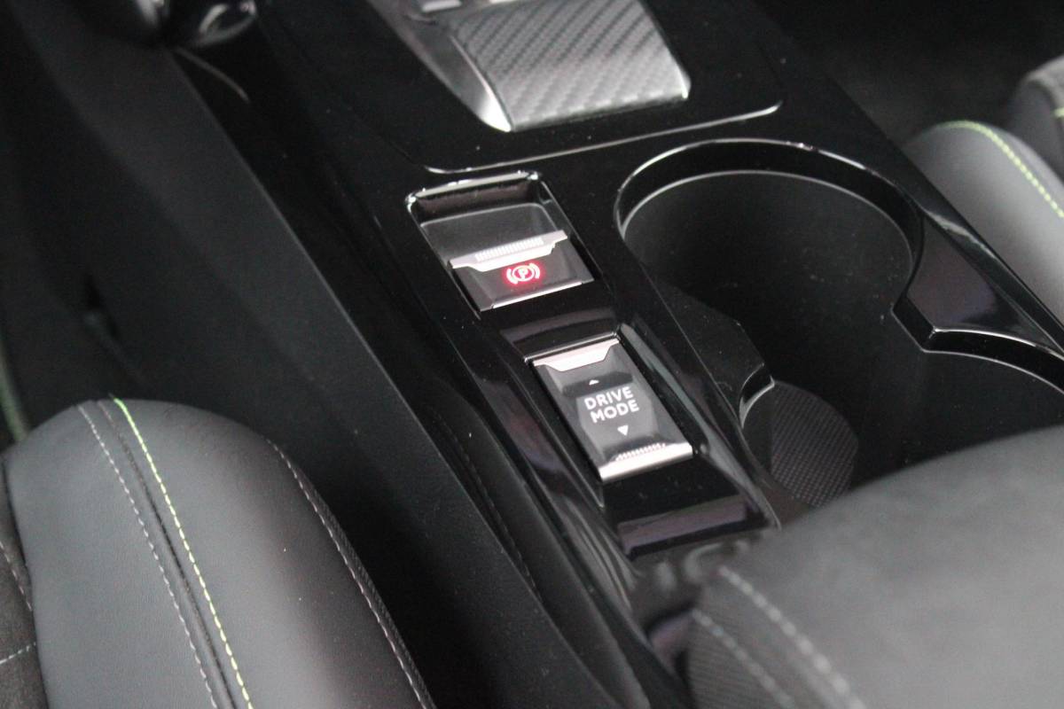 Peugeot 208 Peugeot 208 1.2 Hybrid 145PK AUTOMAAT GT PACK | PANORAMA DAK | ZWART DAK | ELEKTRISCH VERSTELBARE BESTUURDERSSTOEL MET MASSAGE FUNCTIE | CAMERA VOOR + ACHTER | ALCANTARA BEKLEDING | DODEHOEK DETECTIE | ADAPTIVE CRUISE CONTROL | NAVIGATIE | DRAADLOZE APPLE CARPLAY/ANDROID AURO | FULL LED KOPLAMPEN | DRAADLOZE TELEFOONLADER | STOEL VERWARMING | LICHTMETALEN VELGEN 17″ | GETINTE RUITEN |
