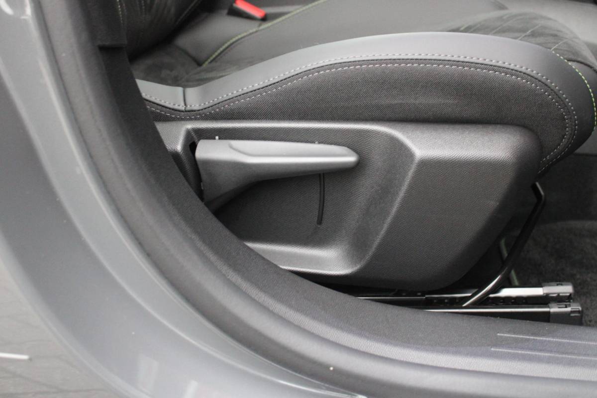 Peugeot 208 Peugeot 208 1.2 Hybrid 145PK AUTOMAAT GT PACK | PANORAMA DAK | ZWART DAK | ELEKTRISCH VERSTELBARE BESTUURDERSSTOEL MET MASSAGE FUNCTIE | CAMERA VOOR + ACHTER | ALCANTARA BEKLEDING | DODEHOEK DETECTIE | ADAPTIVE CRUISE CONTROL | NAVIGATIE | DRAADLOZE APPLE CARPLAY/ANDROID AURO | FULL LED KOPLAMPEN | DRAADLOZE TELEFOONLADER | STOEL VERWARMING | LICHTMETALEN VELGEN 17″ | GETINTE RUITEN |