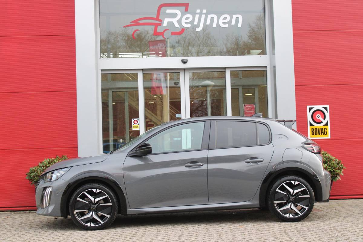 Peugeot 208 Peugeot 208 1.2 Hybrid 145PK AUTOMAAT GT PACK | PANORAMA DAK | ZWART DAK | ELEKTRISCH VERSTELBARE BESTUURDERSSTOEL MET MASSAGE FUNCTIE | CAMERA VOOR + ACHTER | ALCANTARA BEKLEDING | DODEHOEK DETECTIE | ADAPTIVE CRUISE CONTROL | NAVIGATIE | DRAADLOZE APPLE CARPLAY/ANDROID AURO | FULL LED KOPLAMPEN | DRAADLOZE TELEFOONLADER | STOEL VERWARMING | LICHTMETALEN VELGEN 17″ | GETINTE RUITEN |