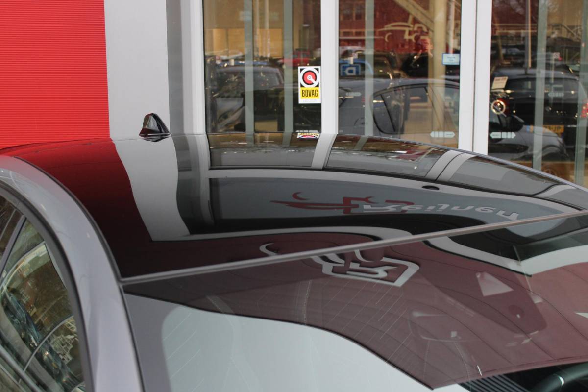 Peugeot 208 Peugeot 208 1.2 Hybrid 145PK AUTOMAAT GT PACK | PANORAMA DAK | ZWART DAK | ELEKTRISCH VERSTELBARE BESTUURDERSSTOEL MET MASSAGE FUNCTIE | CAMERA VOOR + ACHTER | ALCANTARA BEKLEDING | DODEHOEK DETECTIE | ADAPTIVE CRUISE CONTROL | NAVIGATIE | DRAADLOZE APPLE CARPLAY/ANDROID AURO | FULL LED KOPLAMPEN | DRAADLOZE TELEFOONLADER | STOEL VERWARMING | LICHTMETALEN VELGEN 17″ | GETINTE RUITEN |