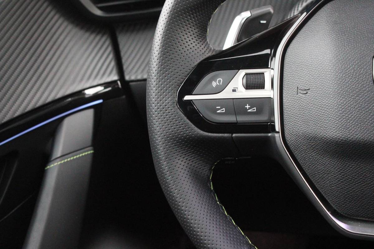 Peugeot 208 Peugeot 208 1.2 Hybrid 145PK AUTOMAAT GT PACK | PANORAMA DAK | ZWART DAK | ELEKTRISCH VERSTELBARE BESTUURDERSSTOEL MET MASSAGE FUNCTIE | CAMERA VOOR + ACHTER | ALCANTARA BEKLEDING | DODEHOEK DETECTIE | ADAPTIVE CRUISE CONTROL | NAVIGATIE | DRAADLOZE APPLE CARPLAY/ANDROID AURO | FULL LED KOPLAMPEN | DRAADLOZE TELEFOONLADER | STOEL VERWARMING | LICHTMETALEN VELGEN 17″ | GETINTE RUITEN |