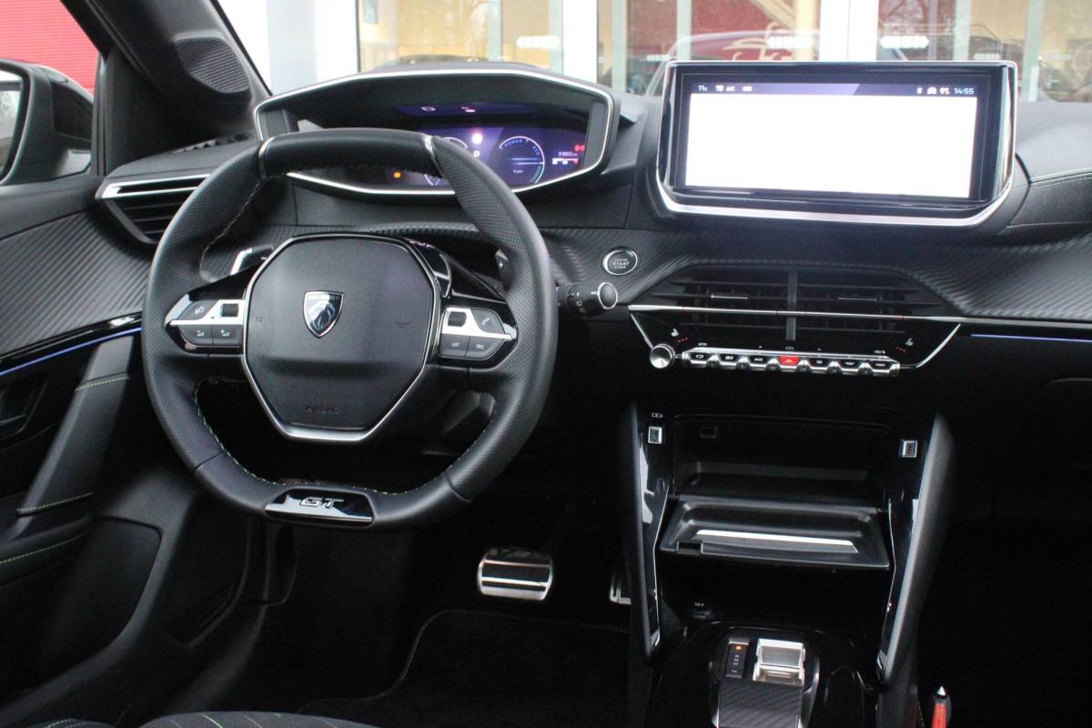 Peugeot 208 Peugeot 208 1.2 Hybrid 145PK AUTOMAAT GT PACK | PANORAMA DAK | ZWART DAK | ELEKTRISCH VERSTELBARE BESTUURDERSSTOEL MET MASSAGE FUNCTIE | CAMERA VOOR + ACHTER | ALCANTARA BEKLEDING | DODEHOEK DETECTIE | ADAPTIVE CRUISE CONTROL | NAVIGATIE | DRAADLOZE APPLE CARPLAY/ANDROID AURO | FULL LED KOPLAMPEN | DRAADLOZE TELEFOONLADER | STOEL VERWARMING | LICHTMETALEN VELGEN 17″ | GETINTE RUITEN |
