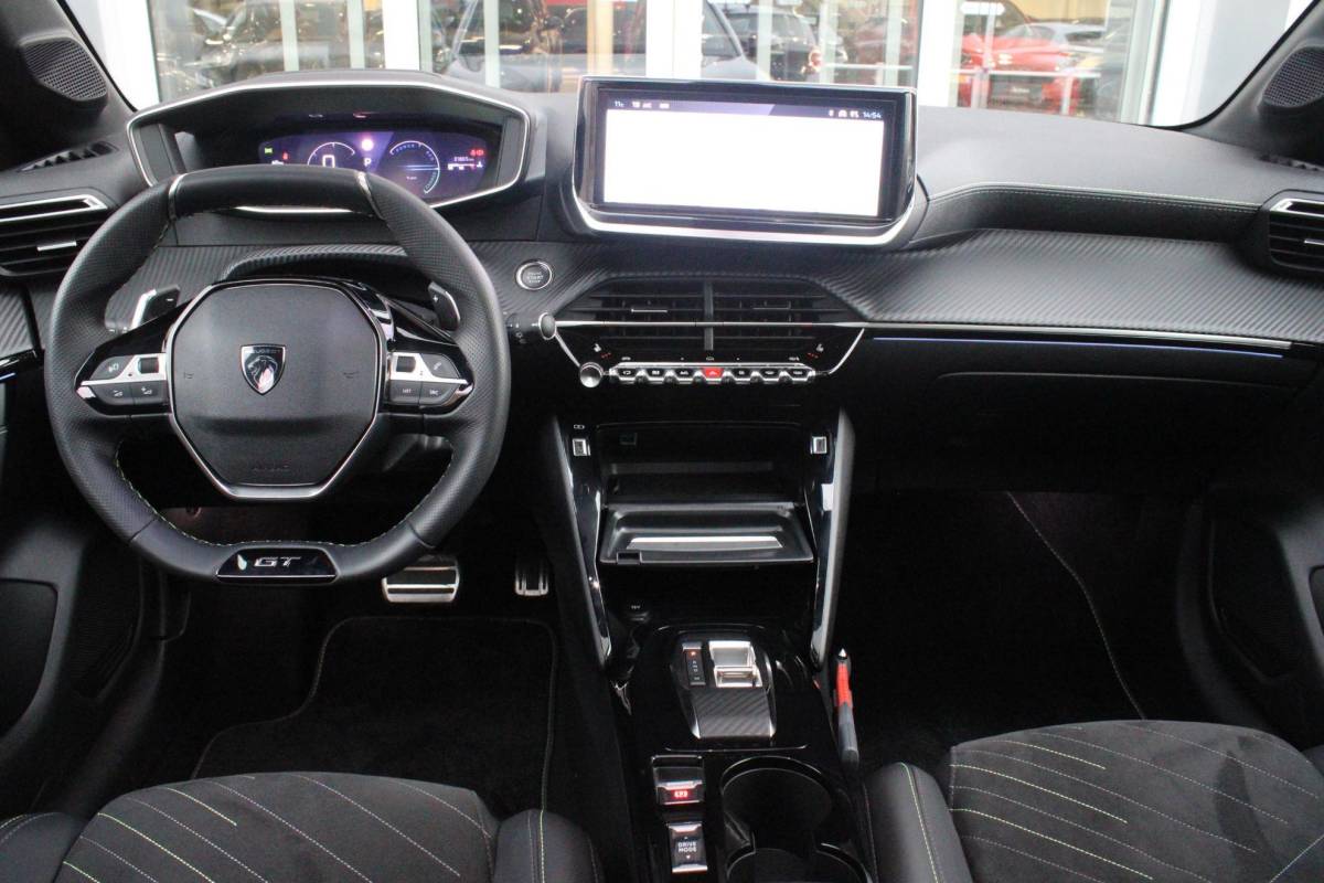 Peugeot 208 Peugeot 208 1.2 Hybrid 145PK AUTOMAAT GT PACK | PANORAMA DAK | ZWART DAK | ELEKTRISCH VERSTELBARE BESTUURDERSSTOEL MET MASSAGE FUNCTIE | CAMERA VOOR + ACHTER | ALCANTARA BEKLEDING | DODEHOEK DETECTIE | ADAPTIVE CRUISE CONTROL | NAVIGATIE | DRAADLOZE APPLE CARPLAY/ANDROID AURO | FULL LED KOPLAMPEN | DRAADLOZE TELEFOONLADER | STOEL VERWARMING | LICHTMETALEN VELGEN 17″ | GETINTE RUITEN |