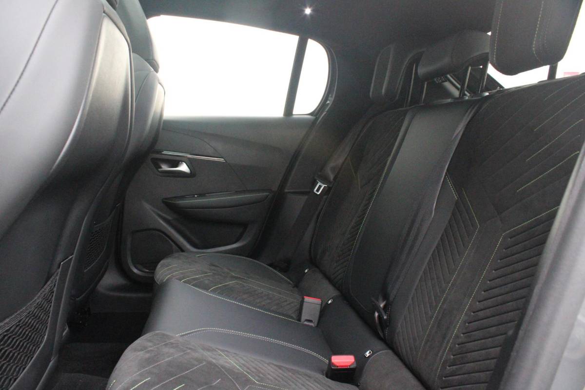 Peugeot 208 Peugeot 208 1.2 Hybrid 145PK AUTOMAAT GT PACK | PANORAMA DAK | ZWART DAK | ELEKTRISCH VERSTELBARE BESTUURDERSSTOEL MET MASSAGE FUNCTIE | CAMERA VOOR + ACHTER | ALCANTARA BEKLEDING | DODEHOEK DETECTIE | ADAPTIVE CRUISE CONTROL | NAVIGATIE | DRAADLOZE APPLE CARPLAY/ANDROID AURO | FULL LED KOPLAMPEN | DRAADLOZE TELEFOONLADER | STOEL VERWARMING | LICHTMETALEN VELGEN 17″ | GETINTE RUITEN |