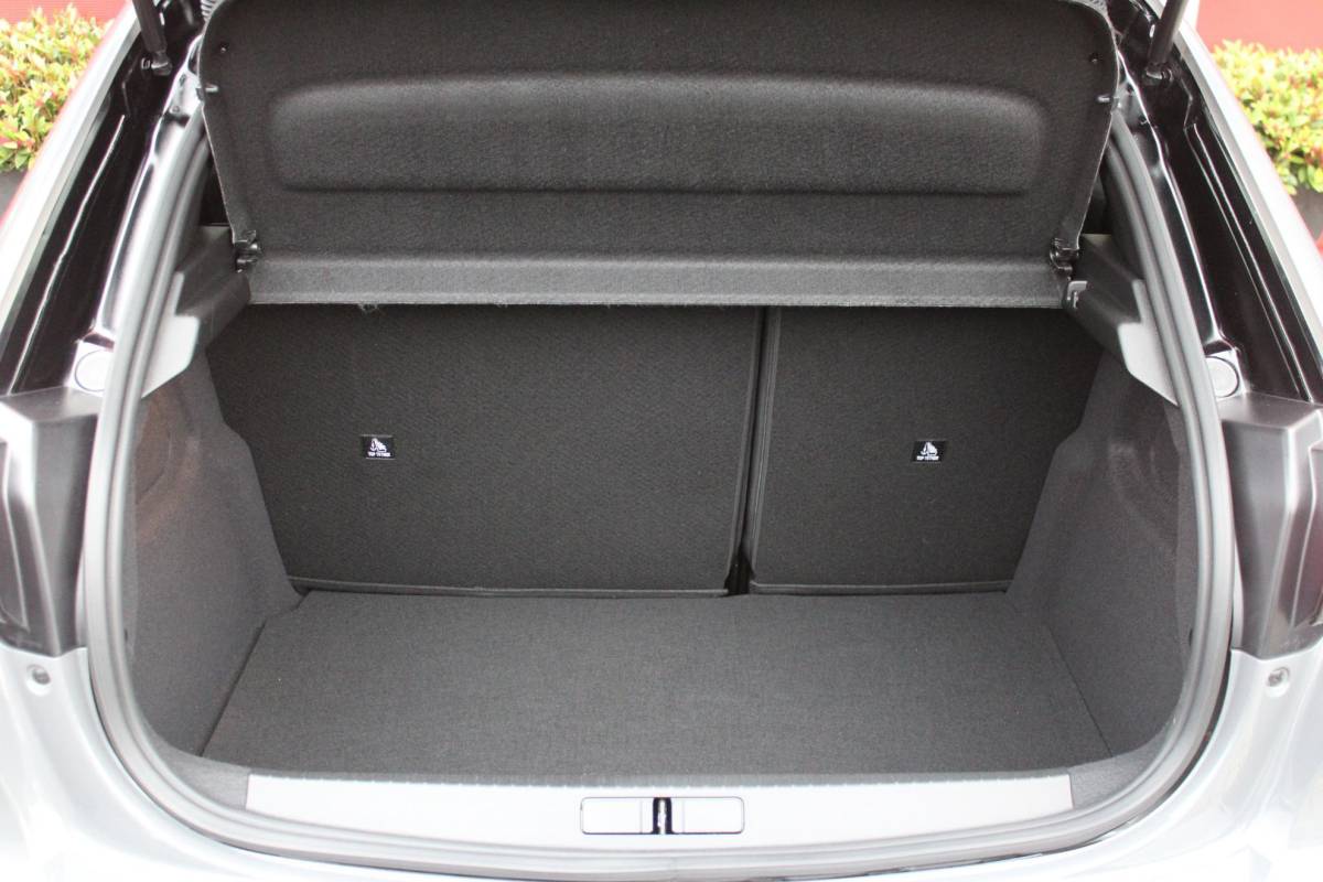 Peugeot 208 Peugeot 208 1.2 Hybrid 145PK AUTOMAAT GT PACK | PANORAMA DAK | ZWART DAK | ELEKTRISCH VERSTELBARE BESTUURDERSSTOEL MET MASSAGE FUNCTIE | CAMERA VOOR + ACHTER | ALCANTARA BEKLEDING | DODEHOEK DETECTIE | ADAPTIVE CRUISE CONTROL | NAVIGATIE | DRAADLOZE APPLE CARPLAY/ANDROID AURO | FULL LED KOPLAMPEN | DRAADLOZE TELEFOONLADER | STOEL VERWARMING | LICHTMETALEN VELGEN 17″ | GETINTE RUITEN |