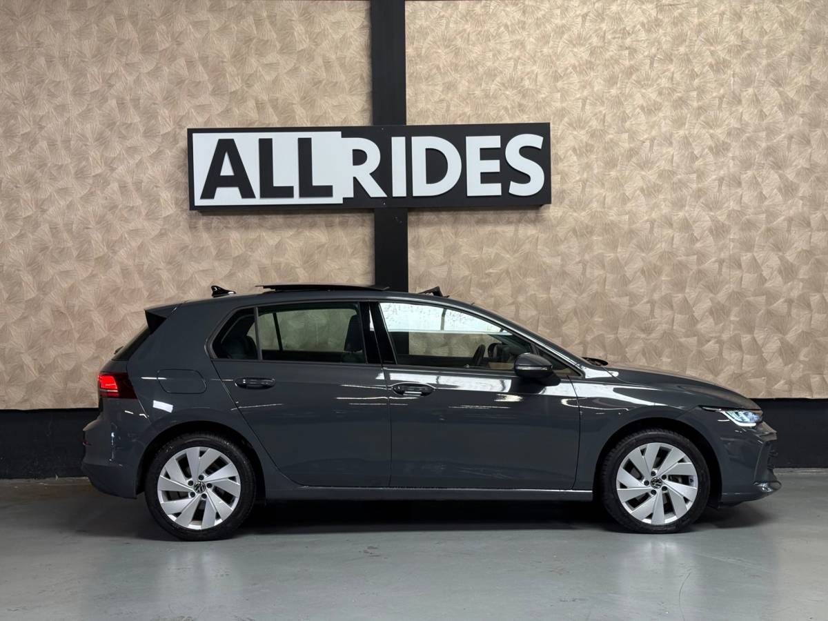 Volkswagen Golf Volkswagen GOLF 1.5 eHybrid Life Edition | Camera | Pano | Sfeerverlichting | Led | Carplay