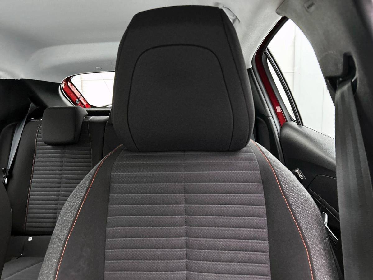 Peugeot 208 Peugeot 208 1.2 100pk AUT. Allure NAVI & CARPLAY | CRUISE