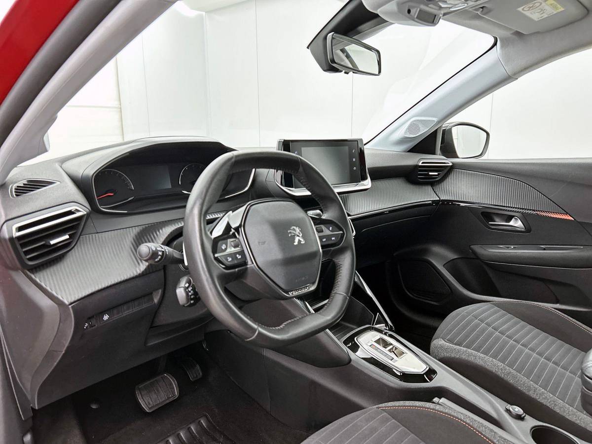 Peugeot 208 Peugeot 208 1.2 100pk AUT. Allure NAVI & CARPLAY | CRUISE