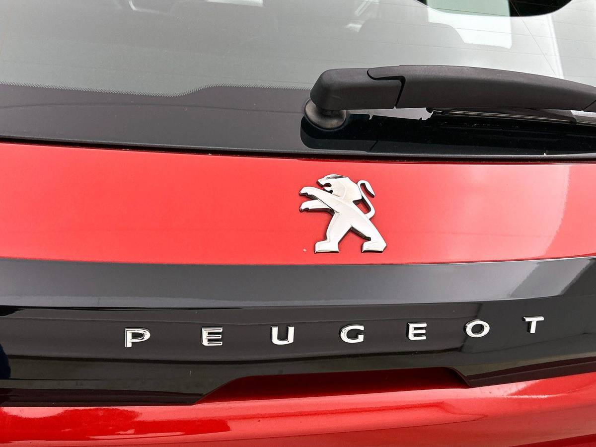 Peugeot 208 Peugeot 208 1.2 100pk AUT. Allure NAVI & CARPLAY | CRUISE