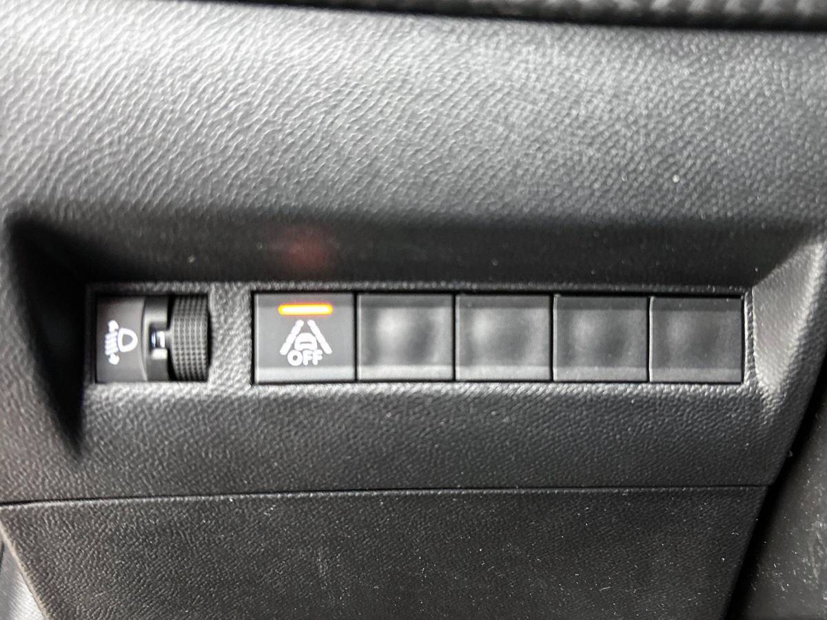 Peugeot 208 Peugeot 208 1.2 100pk AUT. Allure NAVI & CARPLAY | CRUISE