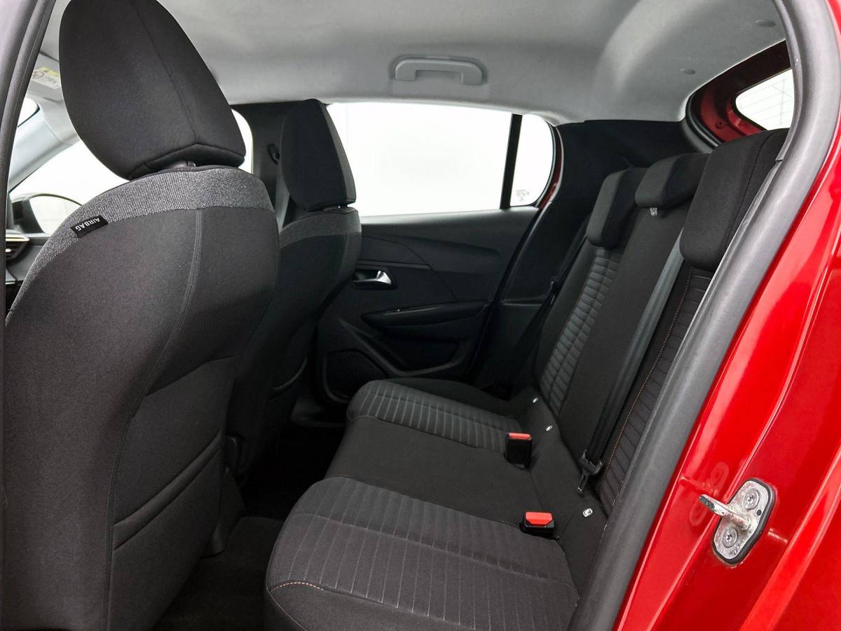 Peugeot 208 Peugeot 208 1.2 100pk AUT. Allure NAVI & CARPLAY | CRUISE