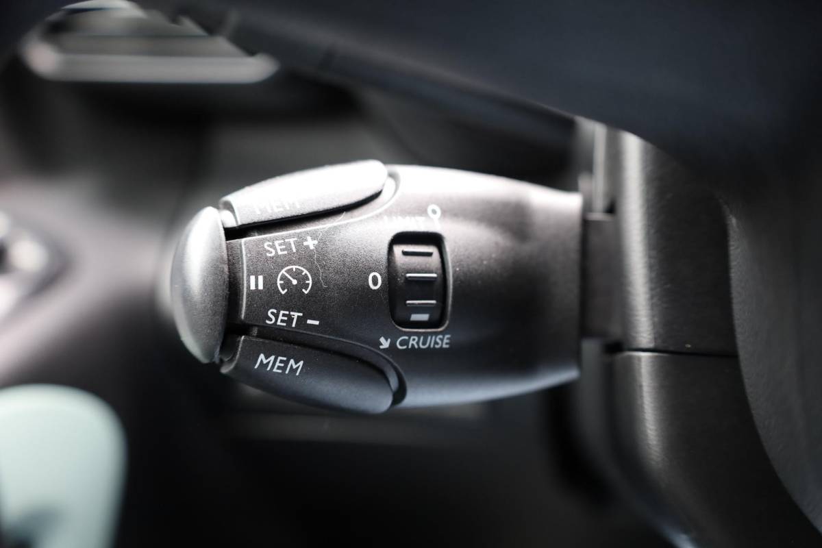Citroën Berlingo Citroen Berlingo 1.2 PureTech TREKHAAK CARPLAY CAMERA CRUISE VERKEERSBORD/RIJBAANDETECTIE