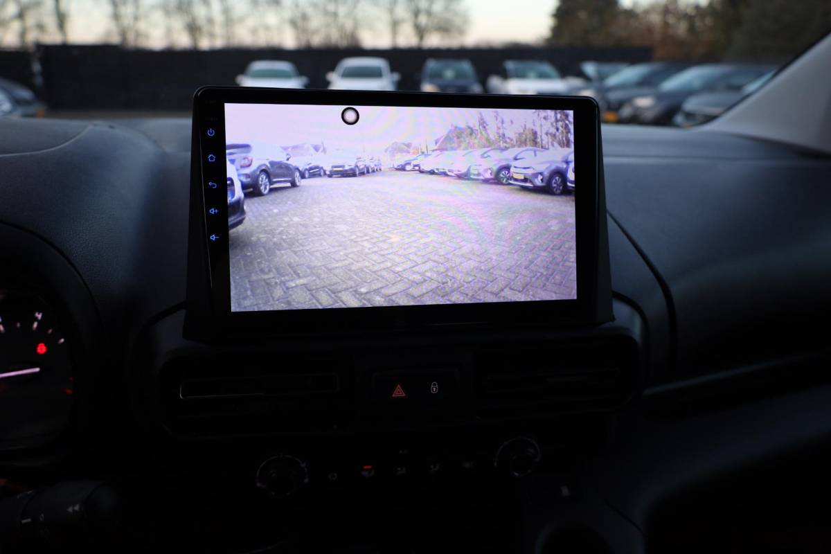 Citroën Berlingo Citroen Berlingo 1.2 PureTech TREKHAAK CARPLAY CAMERA CRUISE VERKEERSBORD/RIJBAANDETECTIE