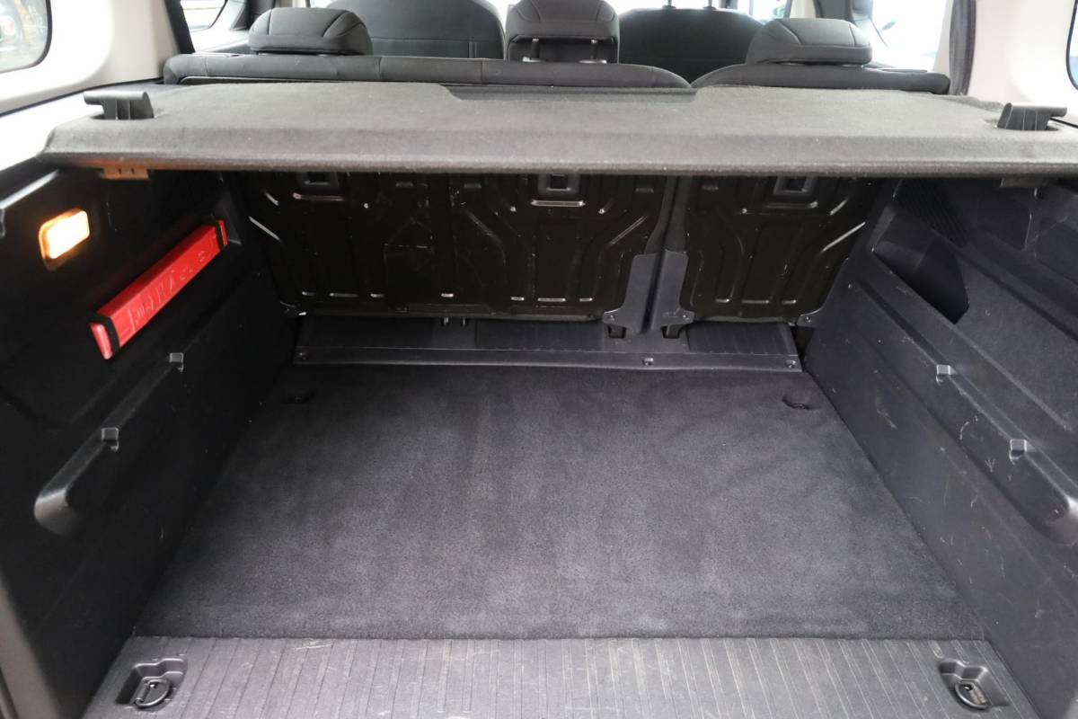 Citroën Berlingo Citroen Berlingo 1.2 PureTech TREKHAAK CARPLAY CAMERA CRUISE VERKEERSBORD/RIJBAANDETECTIE