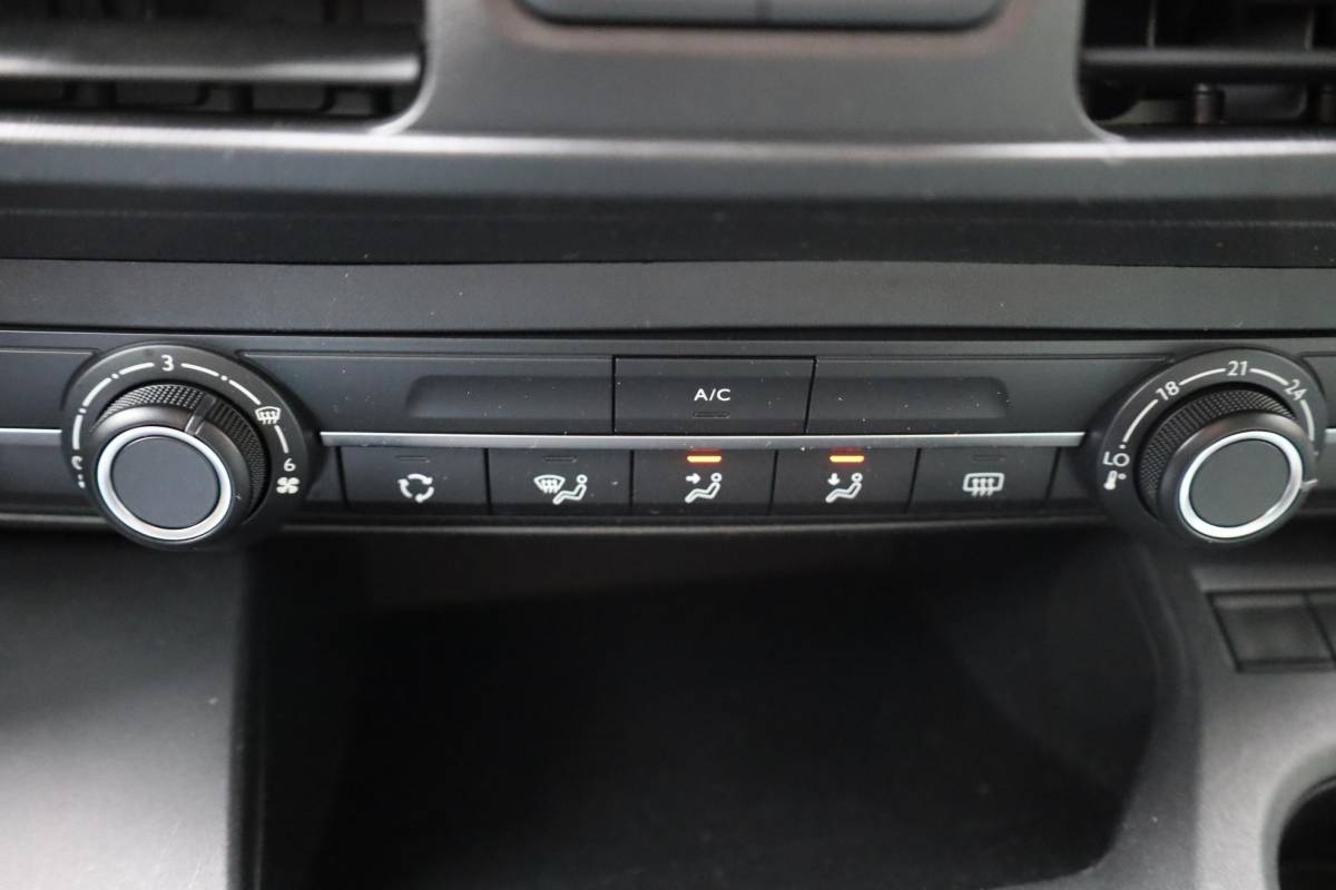 Citroën Berlingo Citroen Berlingo 1.2 PureTech TREKHAAK CARPLAY CAMERA CRUISE VERKEERSBORD/RIJBAANDETECTIE