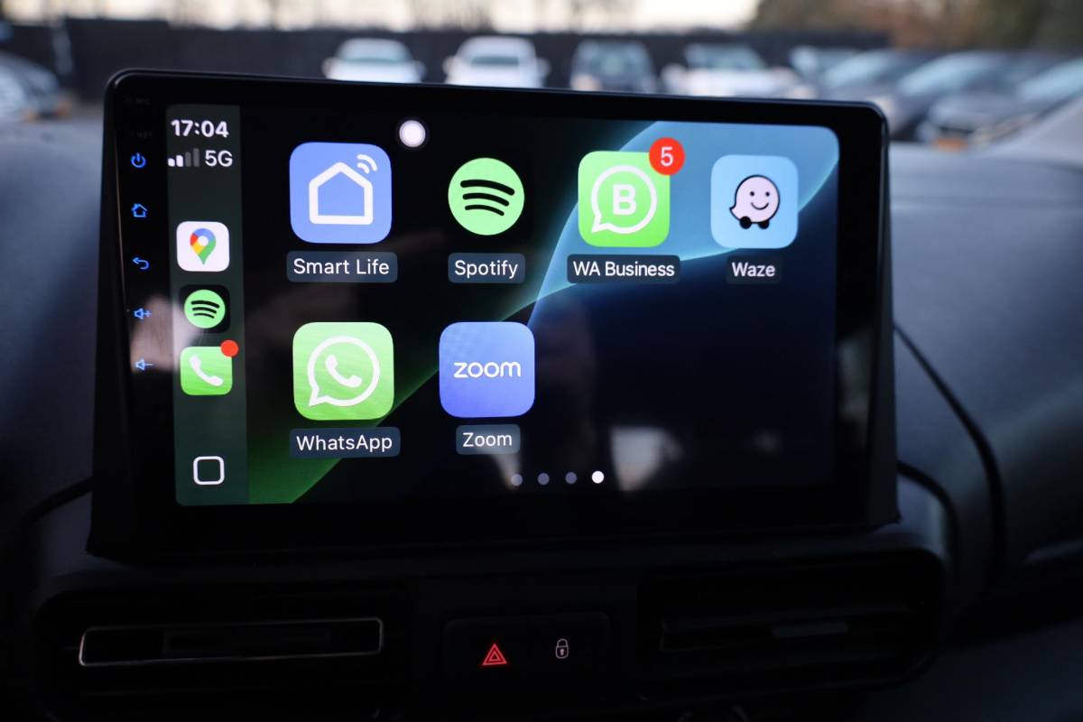 Citroën Berlingo Citroen Berlingo 1.2 PureTech TREKHAAK CARPLAY CAMERA CRUISE VERKEERSBORD/RIJBAANDETECTIE
