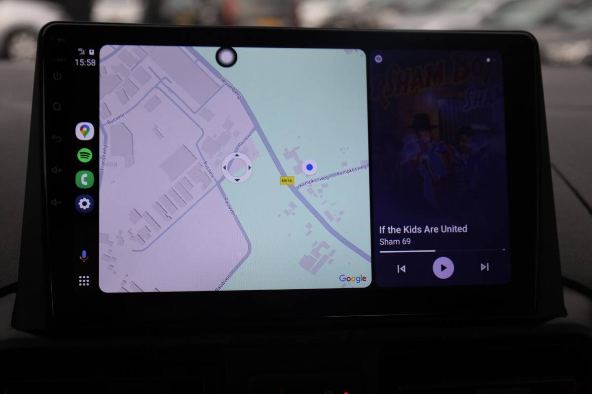 Citroën Berlingo Citroen Berlingo 1.2 PureTech TREKHAAK CARPLAY CAMERA CRUISE VERKEERSBORD/RIJBAANDETECTIE