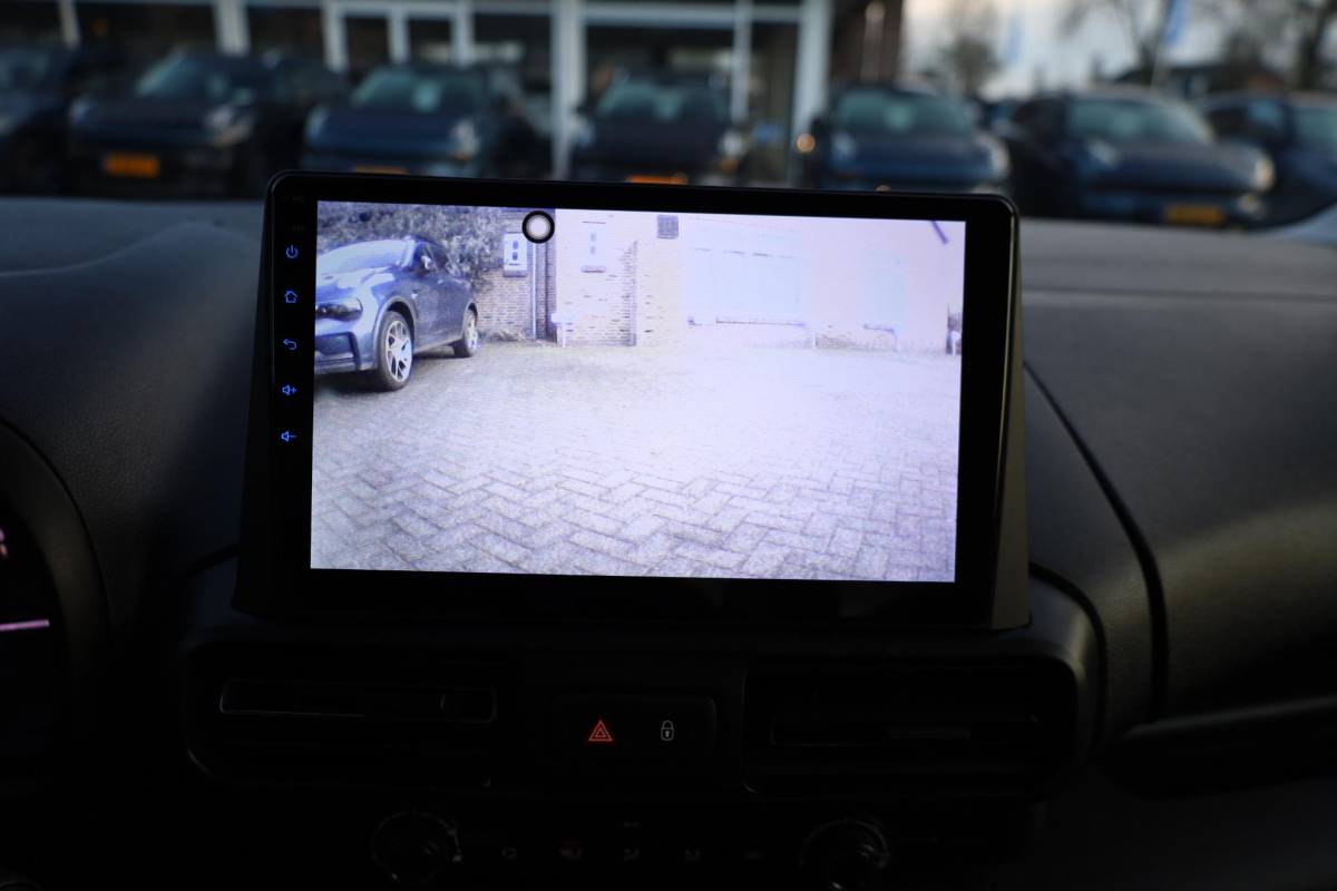 Citroën Berlingo Citroen Berlingo 1.2 PureTech TREKHAAK CARPLAY CAMERA CRUISE VERKEERSBORD/RIJBAANDETECTIE