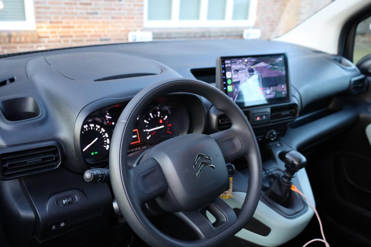 Citroën Berlingo Citroen Berlingo 1.2 PureTech TREKHAAK CARPLAY CAMERA CRUISE VERKEERSBORD/RIJBAANDETECTIE