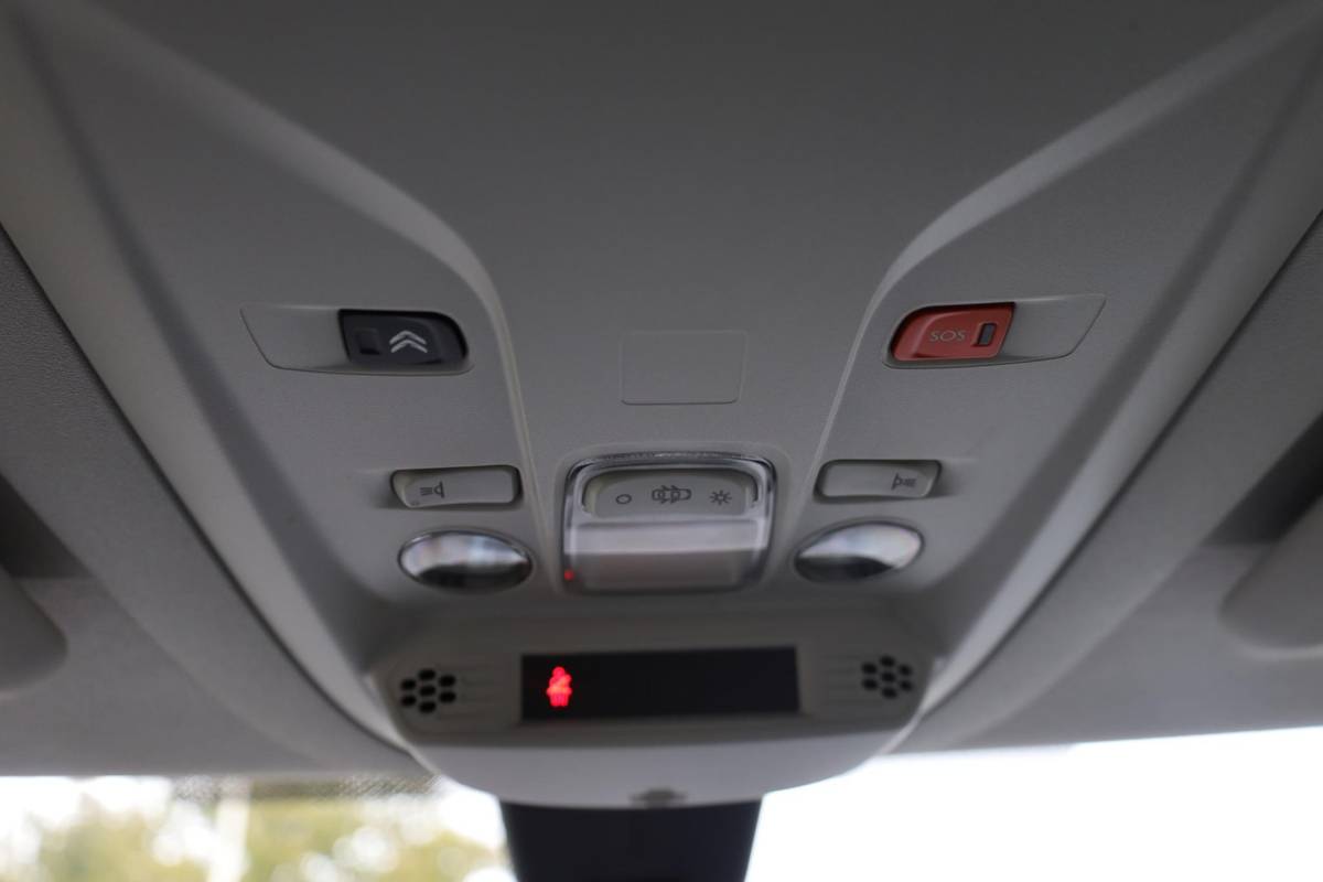 Citroën Berlingo Citroen Berlingo 1.2 PureTech TREKHAAK CARPLAY CAMERA CRUISE VERKEERSBORD/RIJBAANDETECTIE