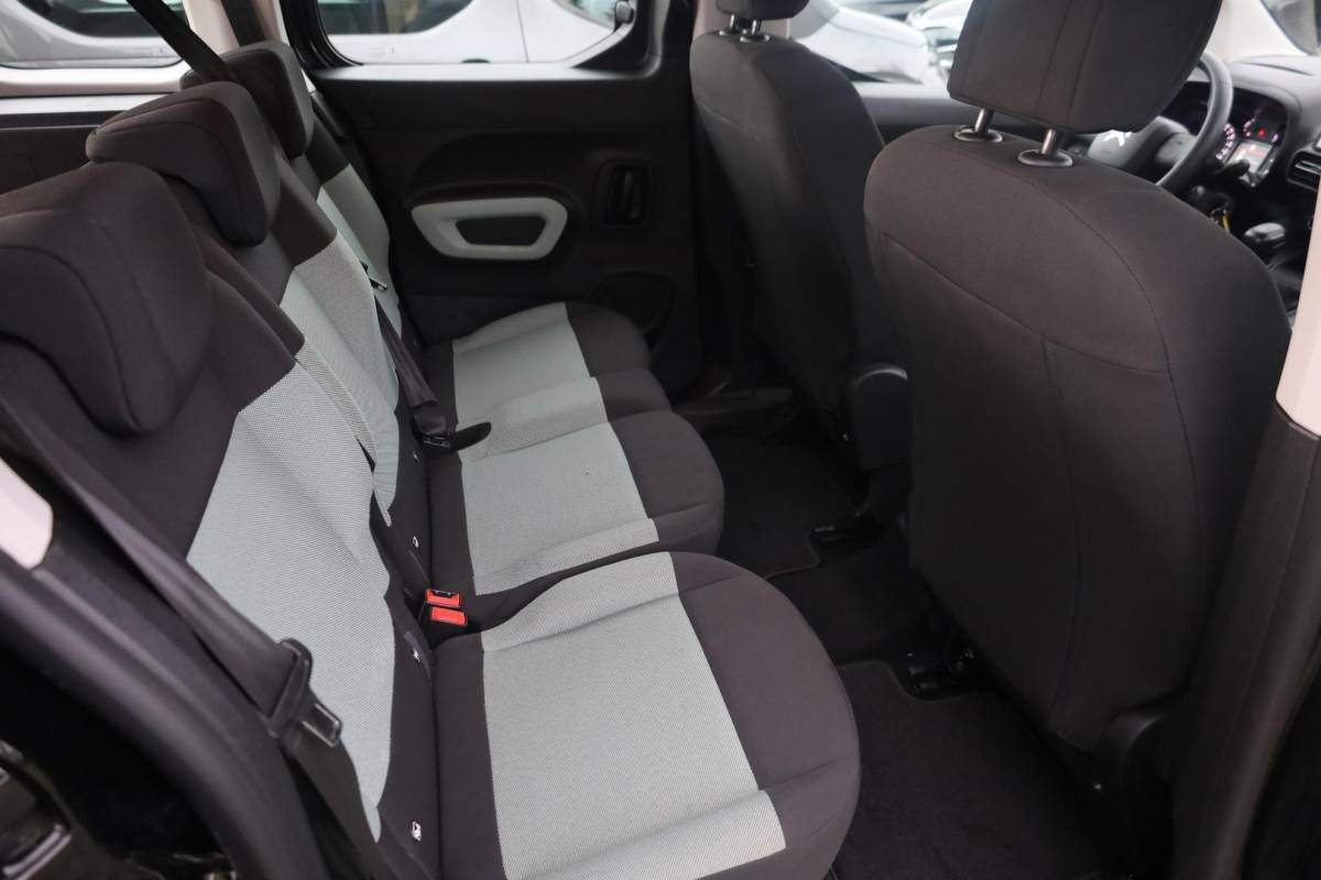 Citroën Berlingo Citroen Berlingo 1.2 PureTech TREKHAAK CARPLAY CAMERA CRUISE VERKEERSBORD/RIJBAANDETECTIE