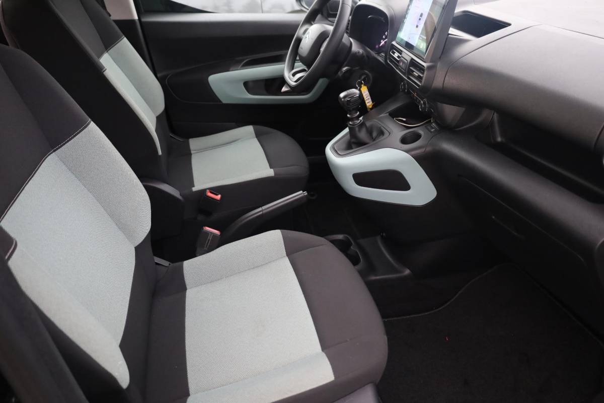 Citroën Berlingo Citroen Berlingo 1.2 PureTech TREKHAAK CARPLAY CAMERA CRUISE VERKEERSBORD/RIJBAANDETECTIE