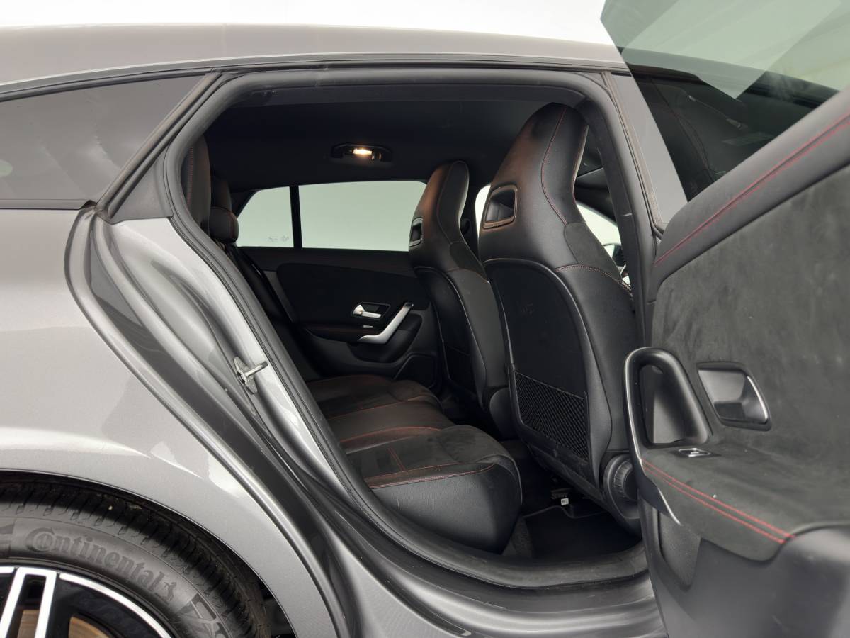 Mercedes-Benz CLA Mercedes-Benz CLA-klasse Shooting Brake 180 d Business Solution AMG (INCL.BTW) Aut. *LEATHER-MICROFIBRE | FULL-LED | HEATED-SPORTSEATS | AMBIENT-LIGHT | DIGI-COCKPIT | DAB+ | NAVI-FULLMAP | CAMERA | PRIVACYGLASS | SHIFTPADDLES | 18”ALU*