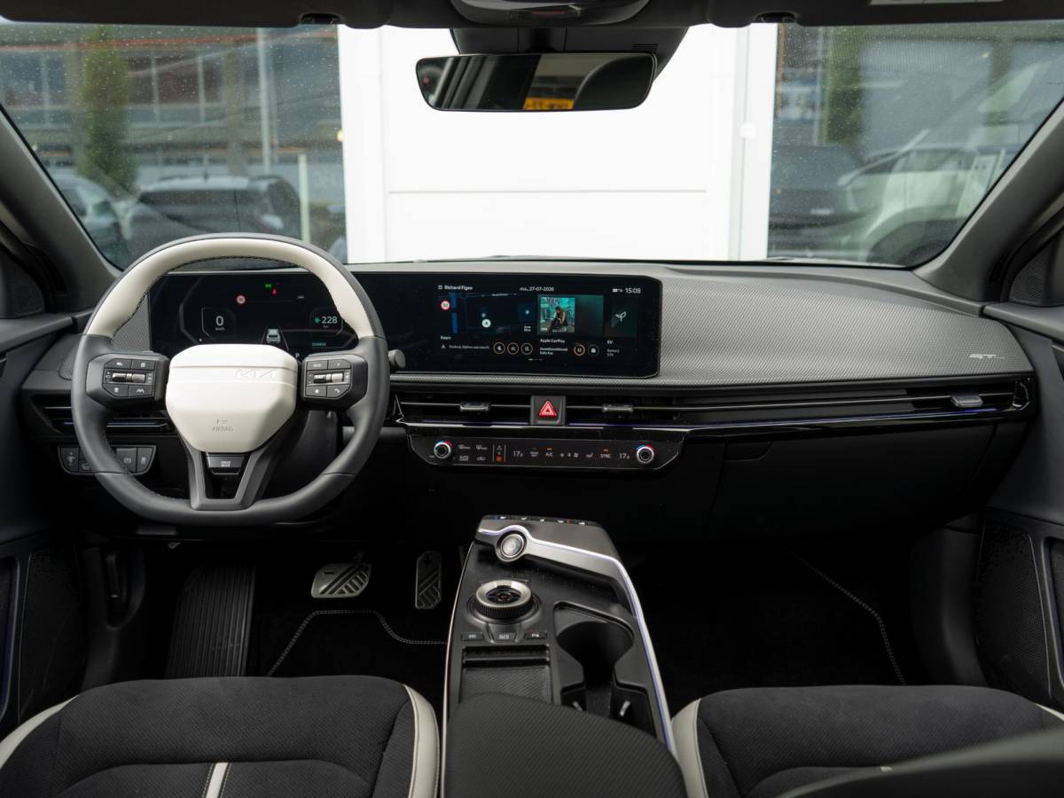 Kia EV6 Kia EV6 GT-Line Business Edition 84 kWh Speciale uitvoering | 21 inch GT velgen | Hifi upgrade met Subwoofer | Gele remklauwen | Stoel verwarming l Elektrische kofferklep | GT pakket | LED | Keyless | 20 inch LMV