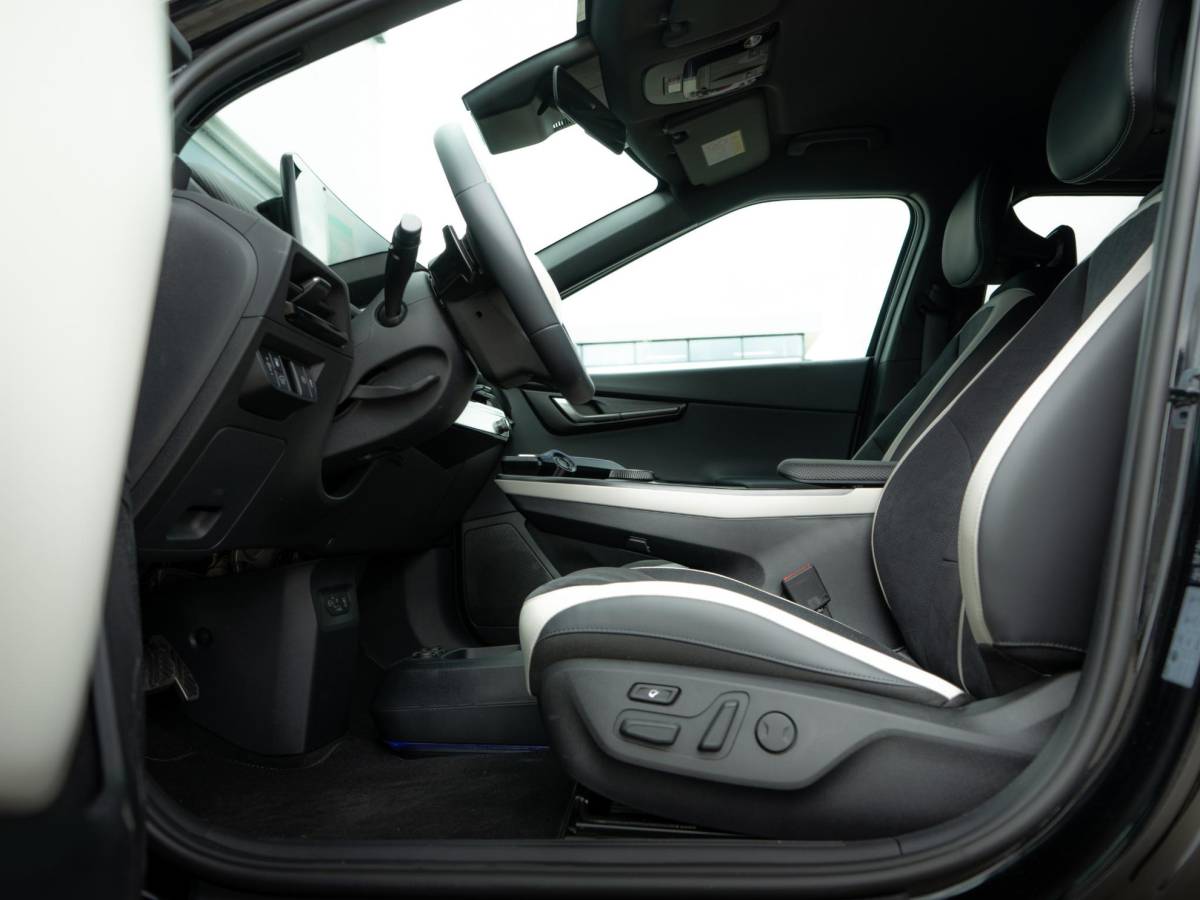 Kia EV6 Kia EV6 GT-Line Business Edition 84 kWh Speciale uitvoering | 21 inch GT velgen | Hifi upgrade met Subwoofer | Gele remklauwen | Stoel verwarming l Elektrische kofferklep | GT pakket | LED | Keyless | 20 inch LMV